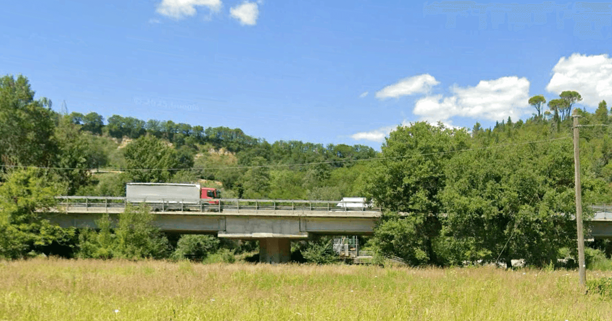 Ponte sul fiume Esinante